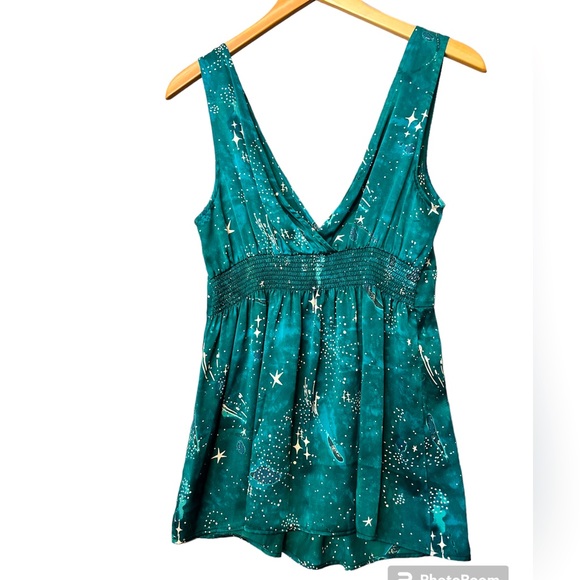 Pretty Flounce top - Picture 2 of 3